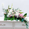 Arrangement de fleurs funéraires pour urne régulier