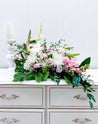 Arrangement de fleurs funéraires pour urne régulier