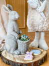 Grand lapin avec panier à fleurs